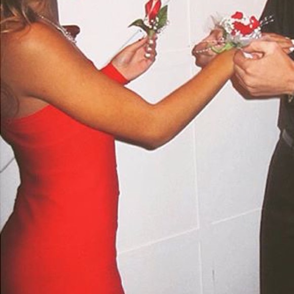 Red One-Arm Short Tight Dress - Picture 2 of 4