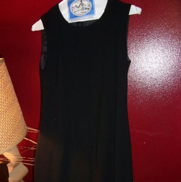 Very classy Vestimenta little black dress