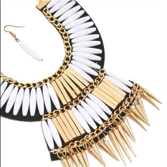 Jewelry - 🚨LAST CHANCE🚨Statement Necklace Set
