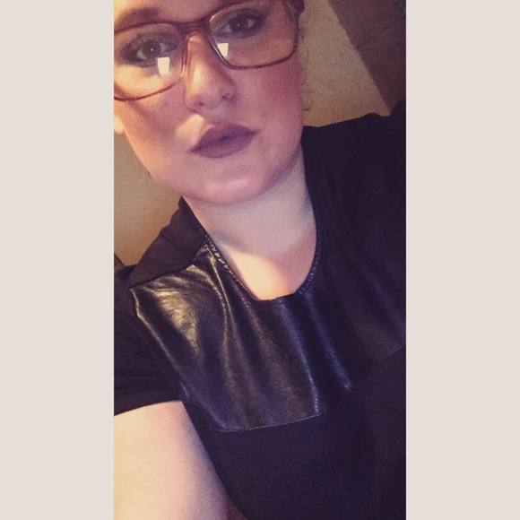 Meet your Posher, Katie - Picture 1 of 1