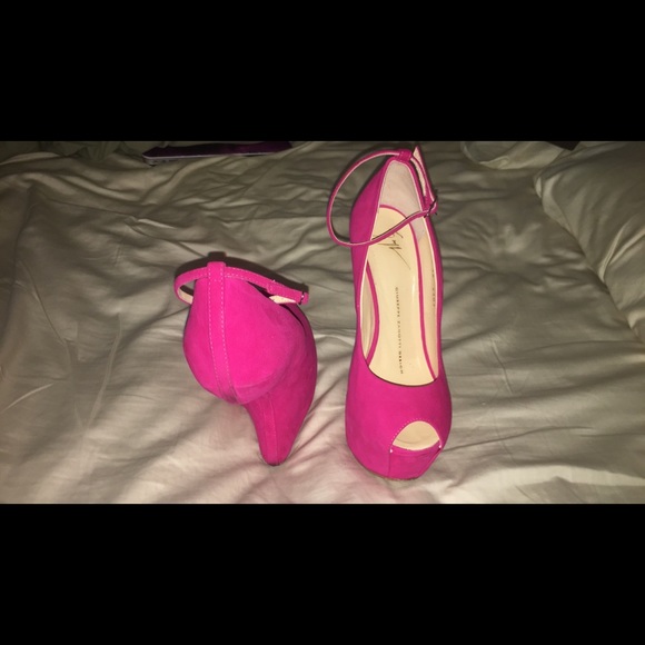 Giuseppe Zanotti No-Heel Ankle Strap Pump Fuchsia - Picture 2 of 4