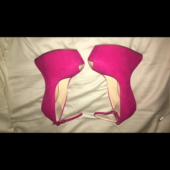 Giuseppe Zanotti No-Heel Ankle Strap Pump Fuchsia - Picture 3 of 4