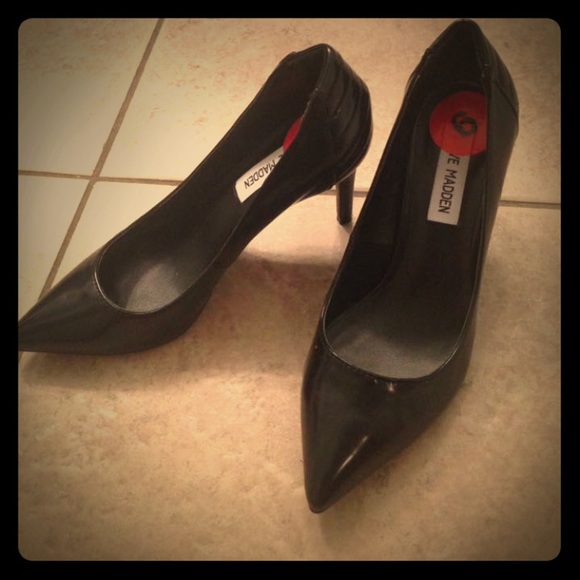 Black pumps