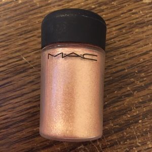 MAC pigment in "Melon"