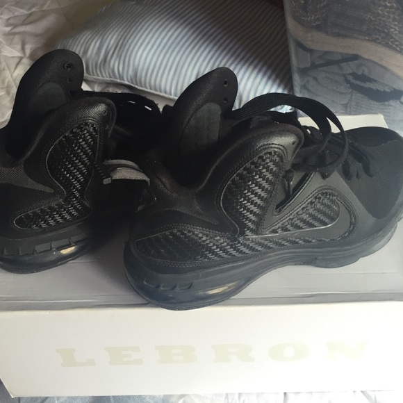 Black Nike Lebron 9