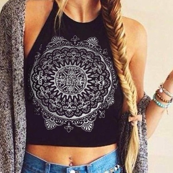 Lizzy & Jane Co Tops - Crop halter top