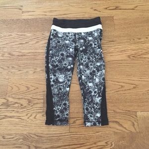 NWOT LULULEMON FLORAL CROPS