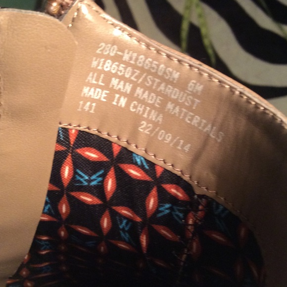 White mountain booties (NEW) - Picture 4 of 4