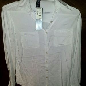 White Aeropostale button down long sleeve shirt