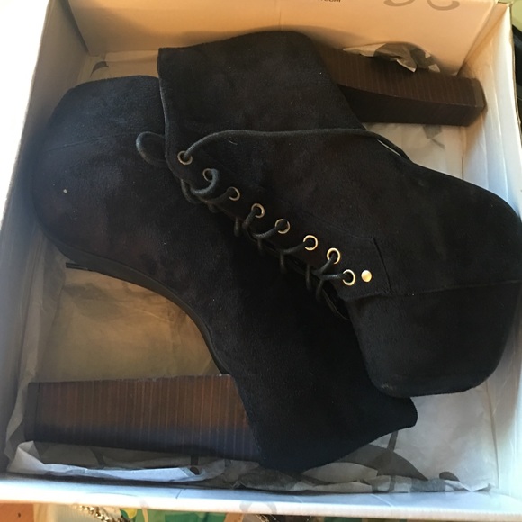 Heels - Picture 1 of 1