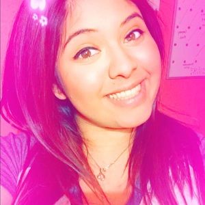 Meet your Posher, Valeria