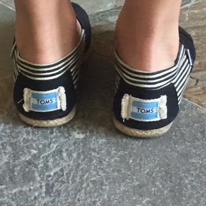 Women's TOMS size 10