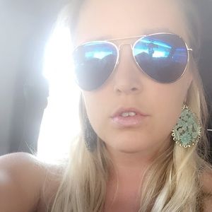 Meet your Posher, Bliss