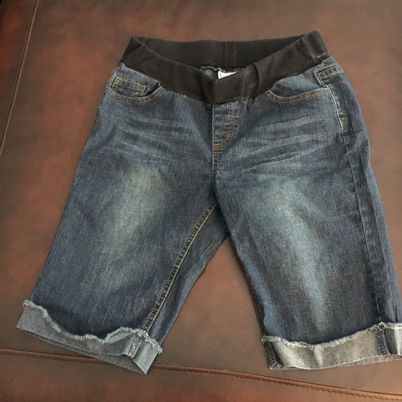 Maternity shorts with some stretch