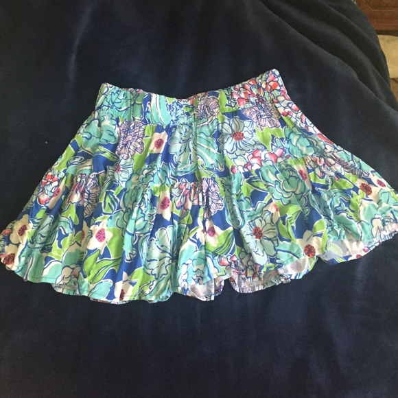 Lilly pulitzer floral ruffle skirt!