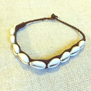 Cowry shell leather chocker