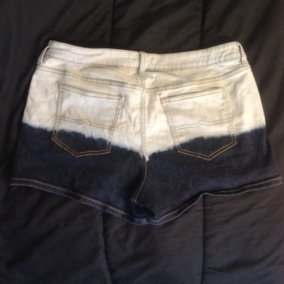 Bleached shorts - Picture 2 of 2