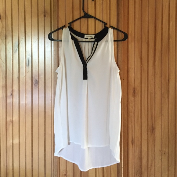 white flowy top - Picture 1 of 2
