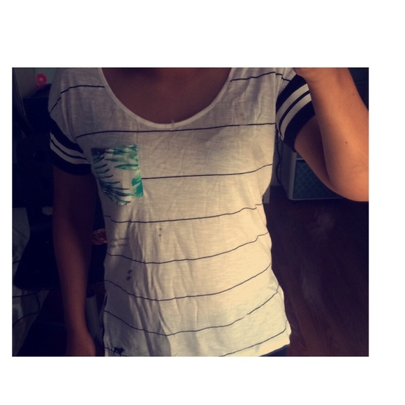 Pink stripped pocket t-shirt