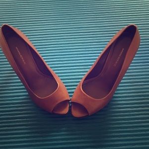 Banana Republic size 6 1/2 peep toe pumps 3" heel