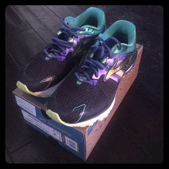 Brooks Women's Size 9 Ravenna 6, Medium Width