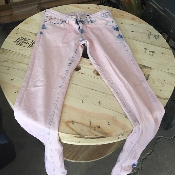 Pink stonewashed jeans