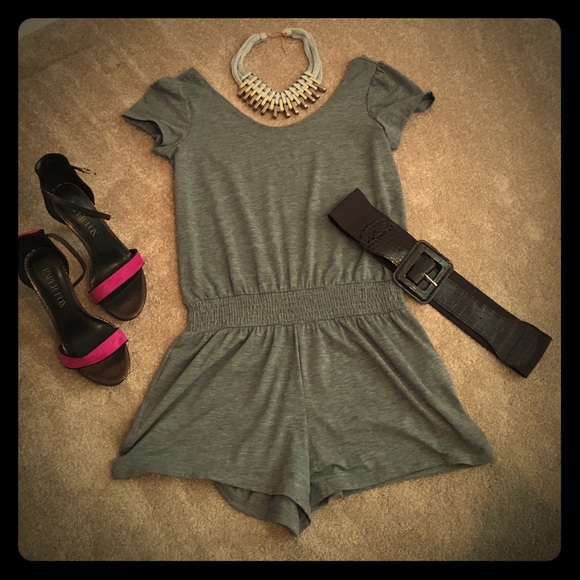 Super cute gray romper!