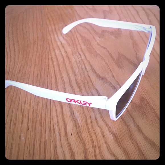 White frogskin oakleys