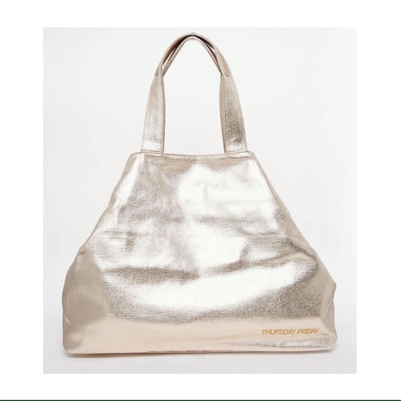 Glamorous Metallic Gold Carryall tote 😍 - Picture 3 of 8
