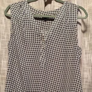 Black and white patterned hi-low tank