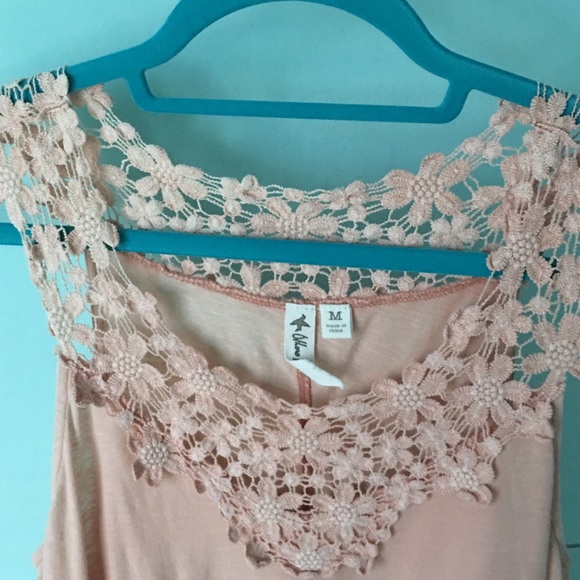 Pale Pink Lace Flower Tank - Picture 2 of 4