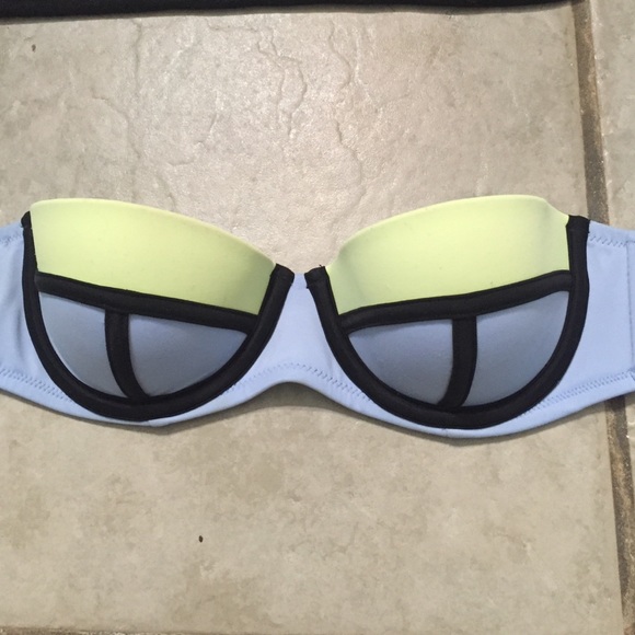VS Triangl strapless bikini top