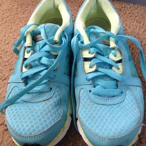 Gently Loved Nike Dual Fushion 5.5 womens!