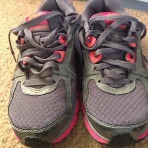 Well loved Nike Dual Fushion 5.5!