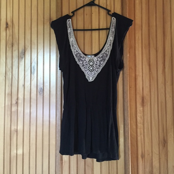 black top - Picture 1 of 2
