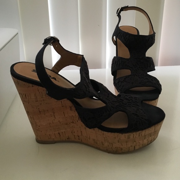 Lace black wedges