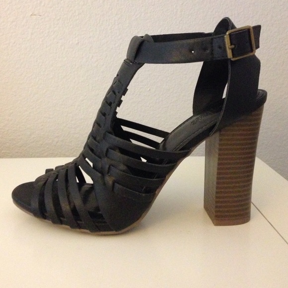 Black heels size 7