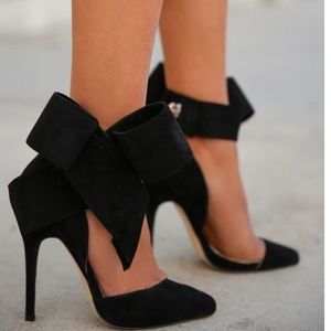 Black bow heels