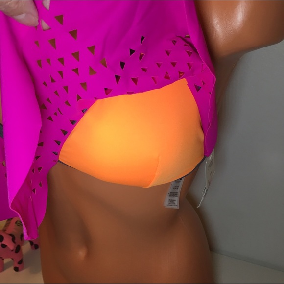 NEW PINK VS FLOUNCE TRIANGLE TOP SWIM - Picture 2 of 4