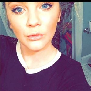 Meet your Posher, Caitlin