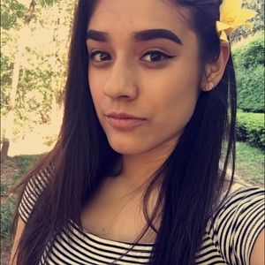 Meet your Posher, Yesenia