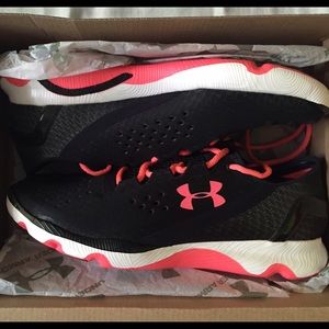 UnderArmour women's Speedform Apollo shoes