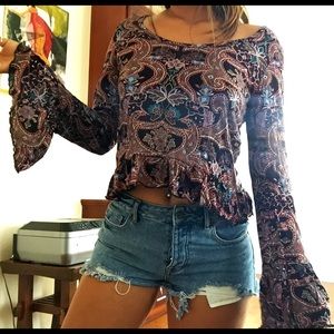 Bell sleeved top 💜 NWT