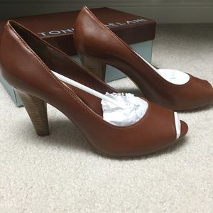 Antonio Melani brown leather heels