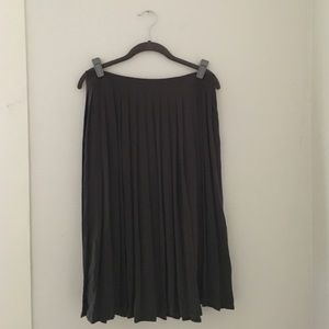 (SCS) Olive green pleated skirt
