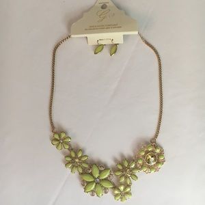 Green statement necklace and earrings. NWT