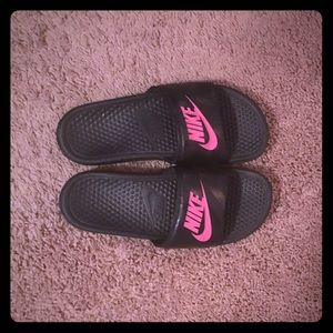 Pink Nike Slides 💕💕💕💕💕💕