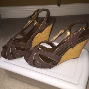 Old Navy brown suede wedges