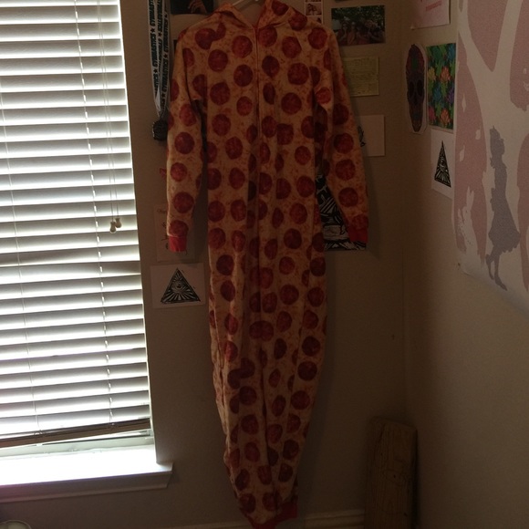 Pizza onesie 🍕🍕