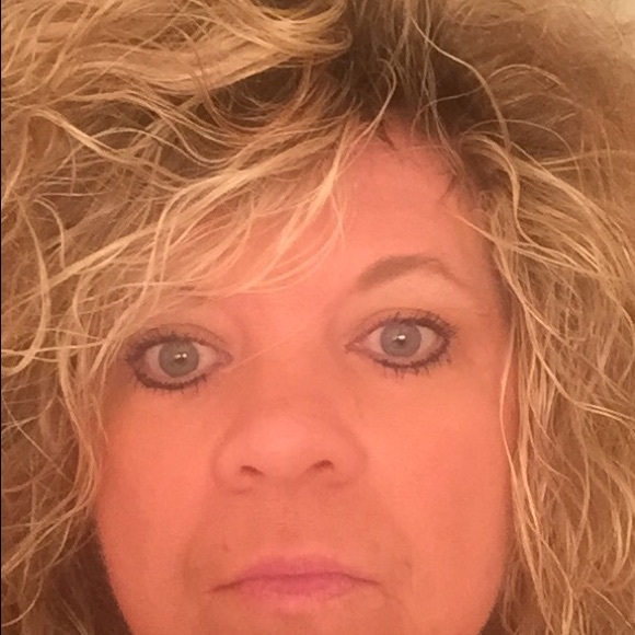 Meet your Posher, Annette - Picture 1 of 1